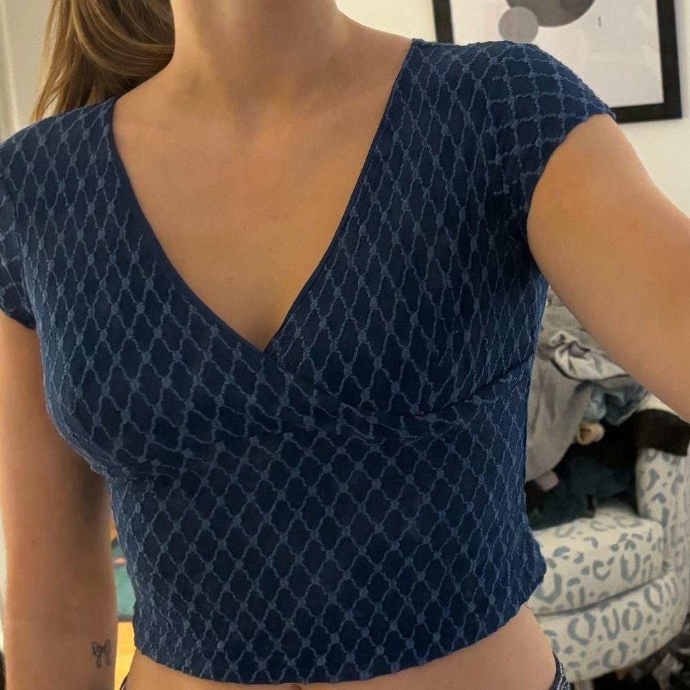 Blue patterned cropped short sleeve